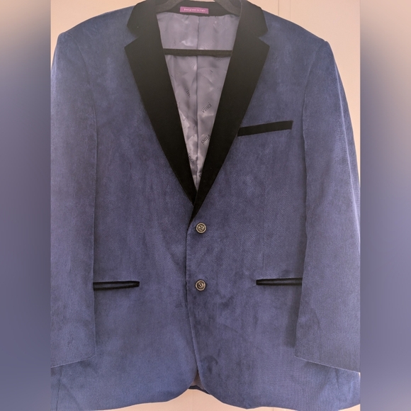 Blue Velvet Blazer Coat with Modern Fit and Notch Lapels - Picture 3 of 9